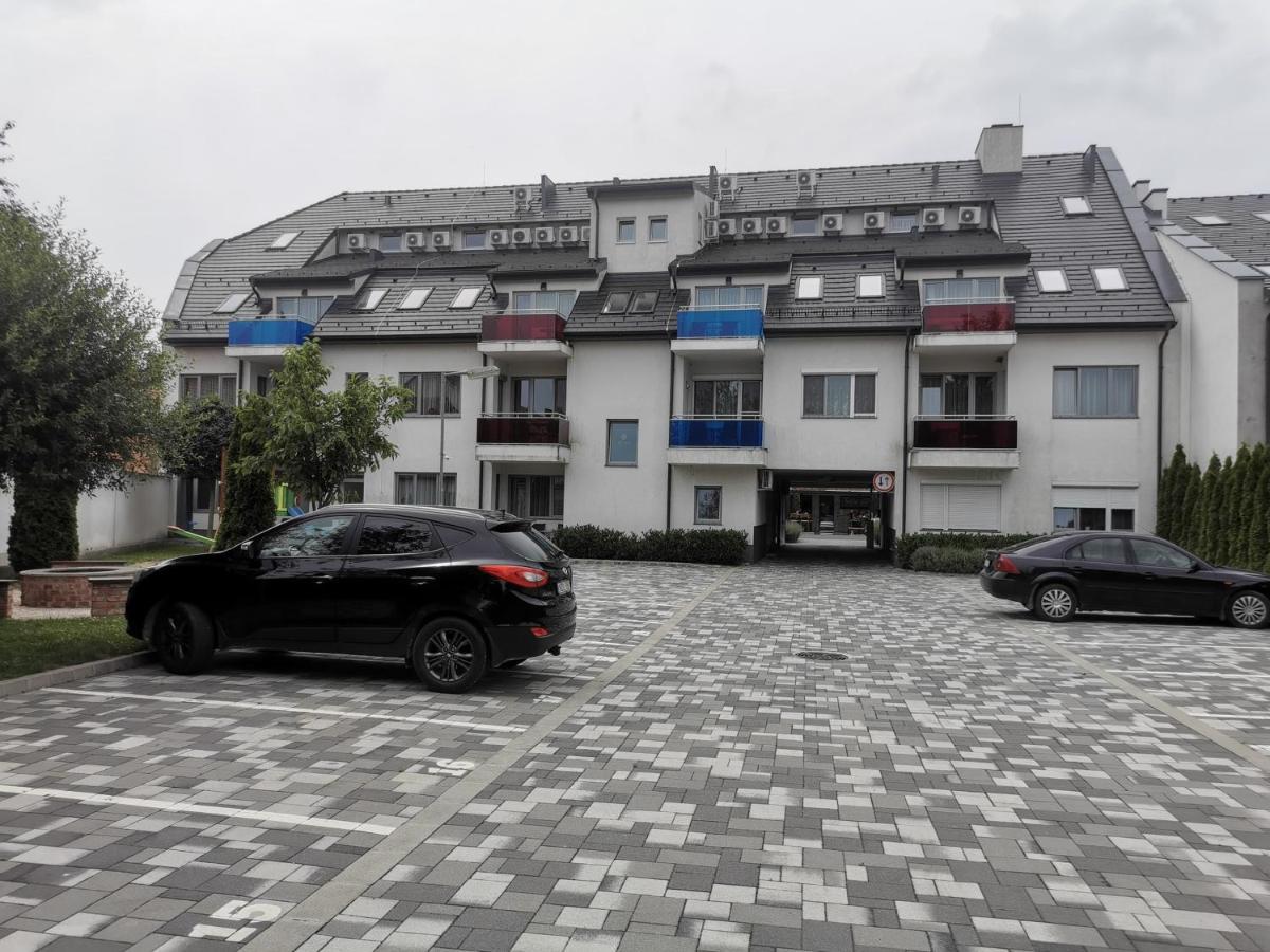 Szabo Apartman Sárvár Extérieur photo